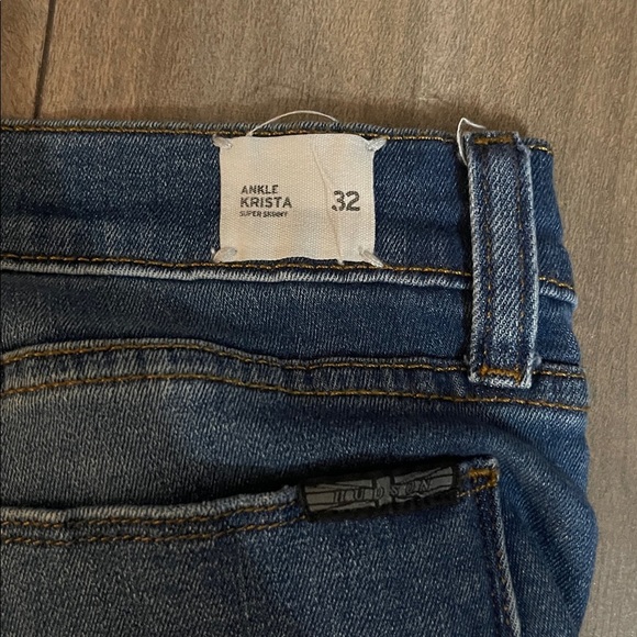 HUDSON Women's Krista Super Skinny Krista Low-Rise Distressed Ankle Jean 32 - Picture 7 of 12